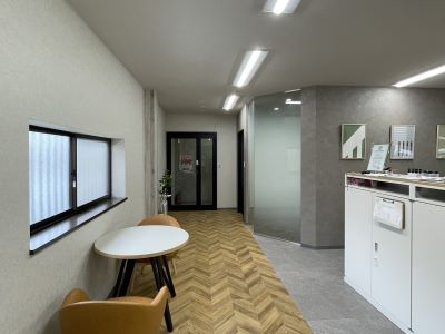 【福岡県 福岡市博多区】 車のトラブルに駆け付けるロードサービススタッフ